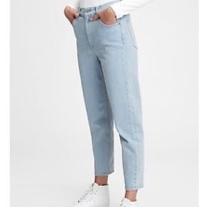 High rise mom jeans in light indigo Size 31 tall Gap